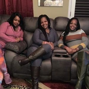 Meet your Posher, Leslie